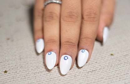 white and blue preesonnails with nailkit