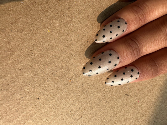 Cateye With polka Dot Presson Nail With Nail kit