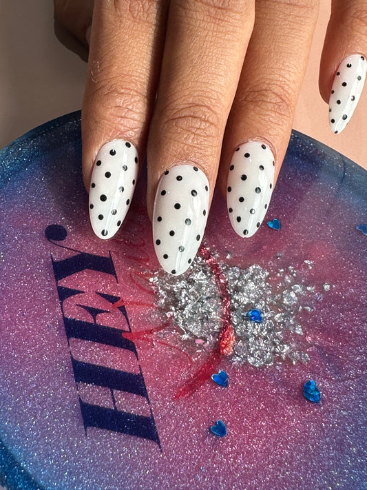 Whie Nail With Black Dot Presson Nail With Nailkit