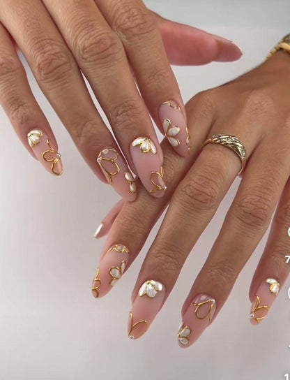 WHITE N GOLD FLWER PRESSONNAIL WITH NAILKIT