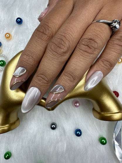 CATEYE WITH SILVER TOCH PRESSON NAIL WITH NAILKIT
