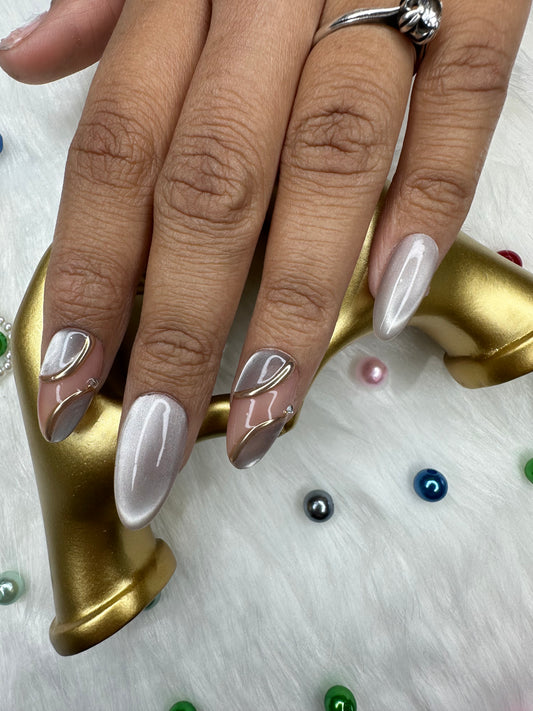 CATEYE WITH SILVER TOCH PRESSON NAIL WITH NAILKIT
