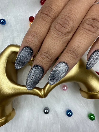 CATEYE WITH SILVER TOCH PRESSON NAIL WITH NAILKIT