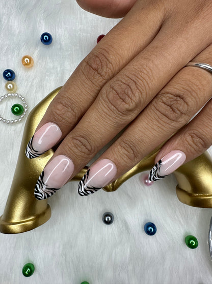 ANIMAL PRINTT PRESSONNAIL WITH NAILKIT