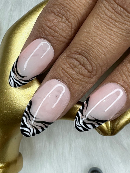 ANIMAL PRINTT PRESSONNAIL WITH NAILKIT