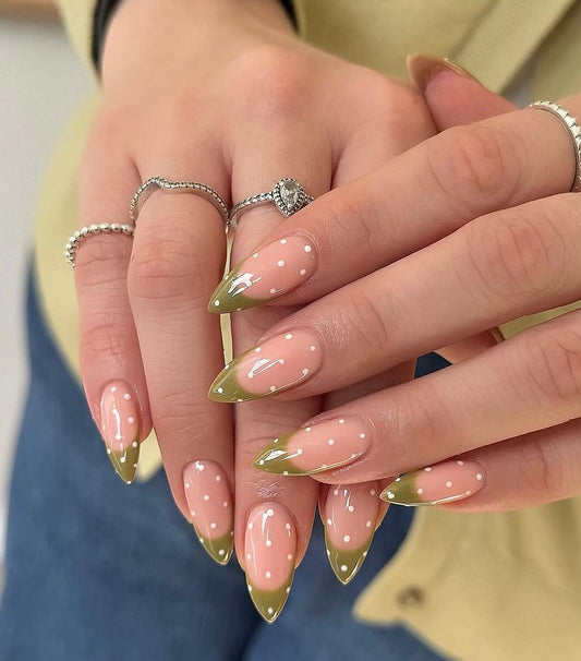 GREEN WITH POLKADOT PRESSON NAIL WITH NAILKIT