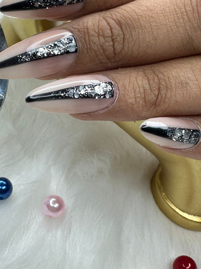 BLACK N GLITTER PRESSONNAIL WITHNAILKIT